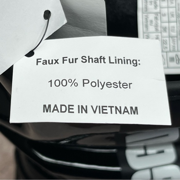 UGG Classic Brellah Mini Boot-Black-Women’s 5-Winter-Warm-Fashion-Snow-Rain-Cute - Picture 10 of 15